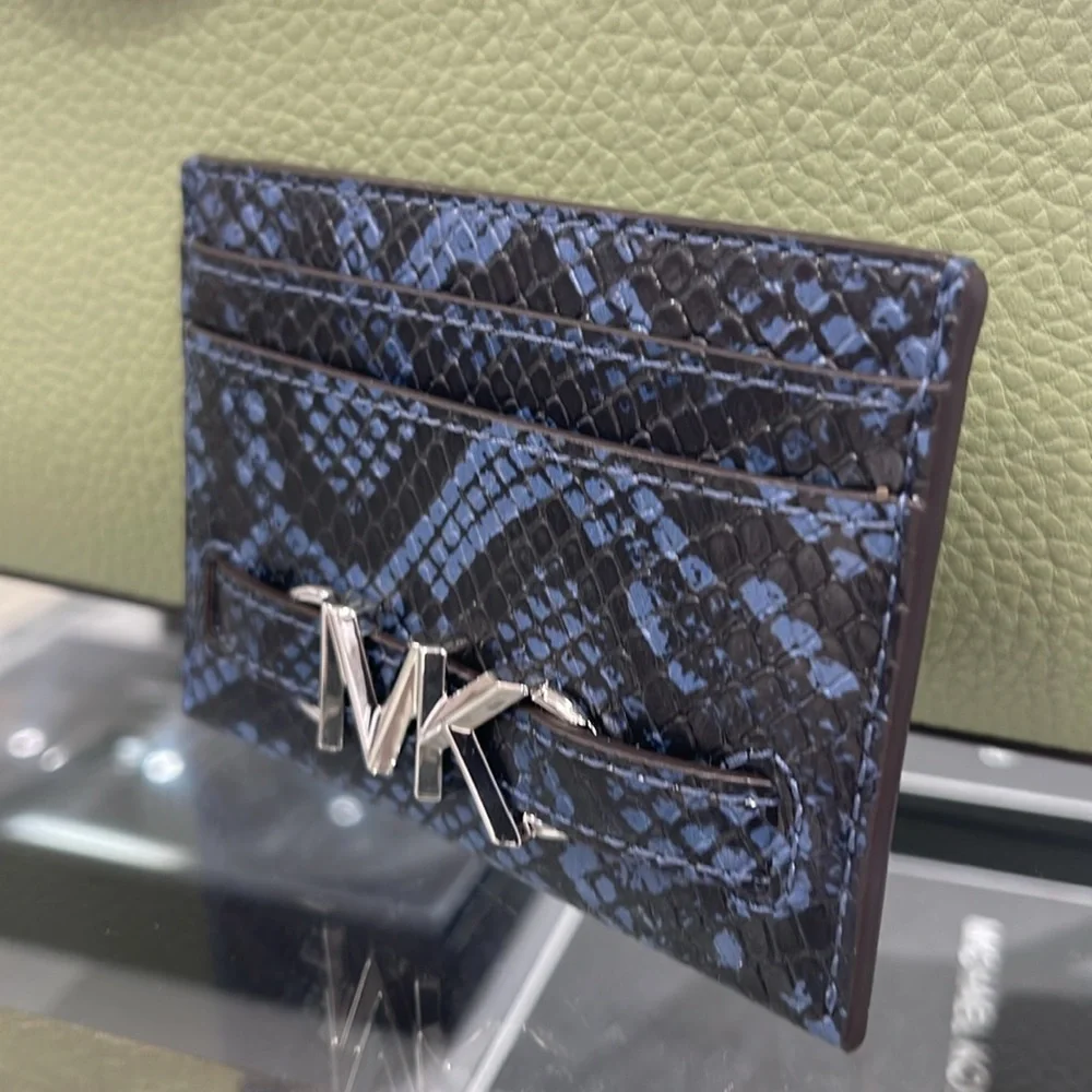 MICHAEL KORS
Reed Large Snakeskin Python Pattern Card Holder Case
Denim
NWT - Picture 9 of 16